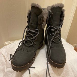 Women's Courmayeur Valley 6" Faux Fur Waterproof Lug Sole Boots
